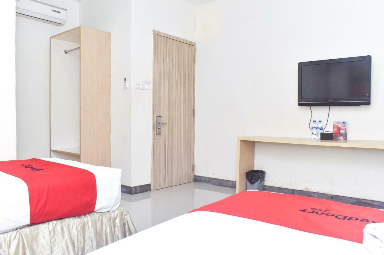 Reddoorz Plus Near Sultan Hasanuddin Airport Makassar Ngoại thất bức ảnh