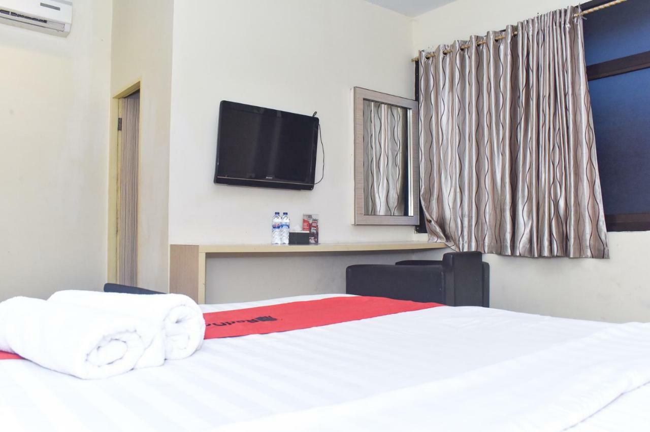 Reddoorz Plus Near Sultan Hasanuddin Airport Makassar Ngoại thất bức ảnh