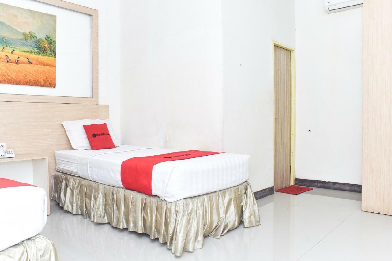 Reddoorz Plus Near Sultan Hasanuddin Airport Makassar Ngoại thất bức ảnh