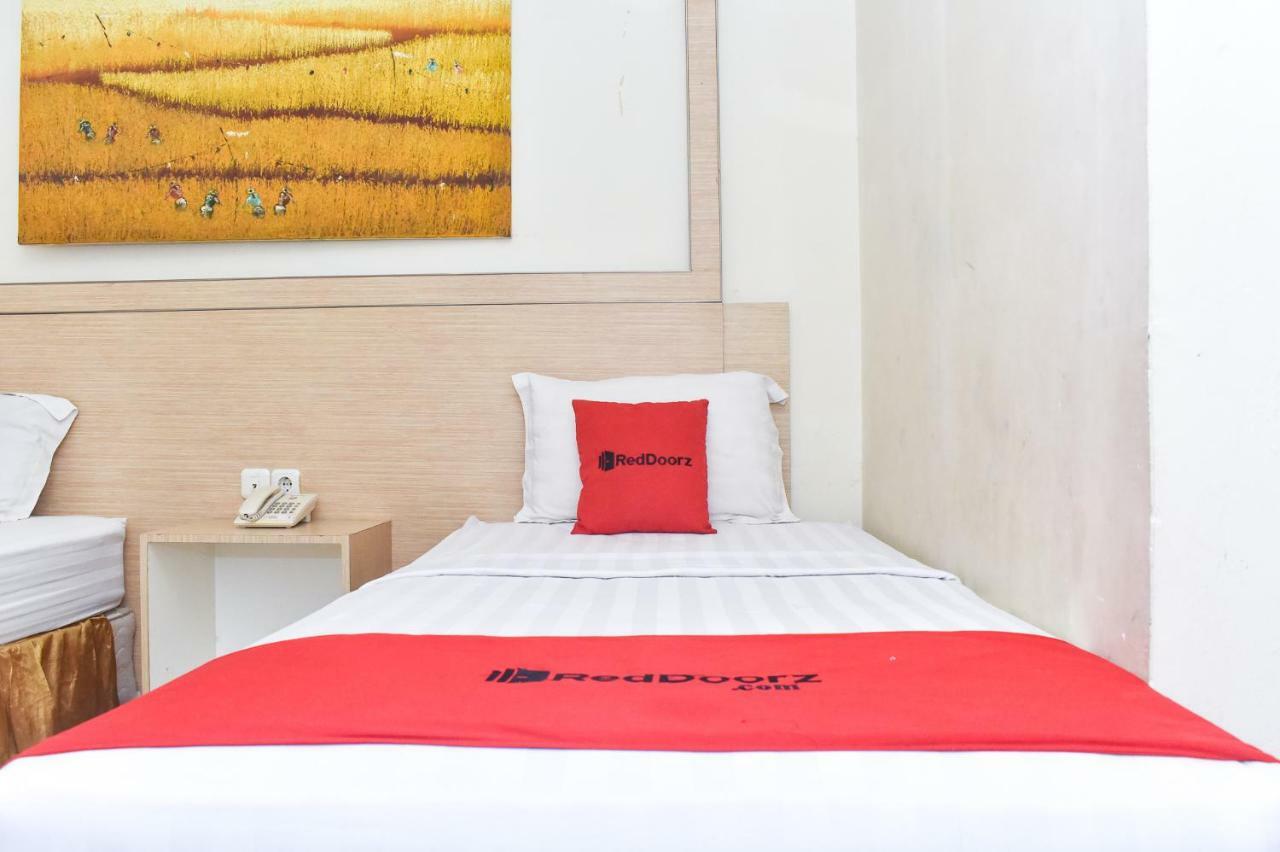 Reddoorz Plus Near Sultan Hasanuddin Airport Makassar Ngoại thất bức ảnh