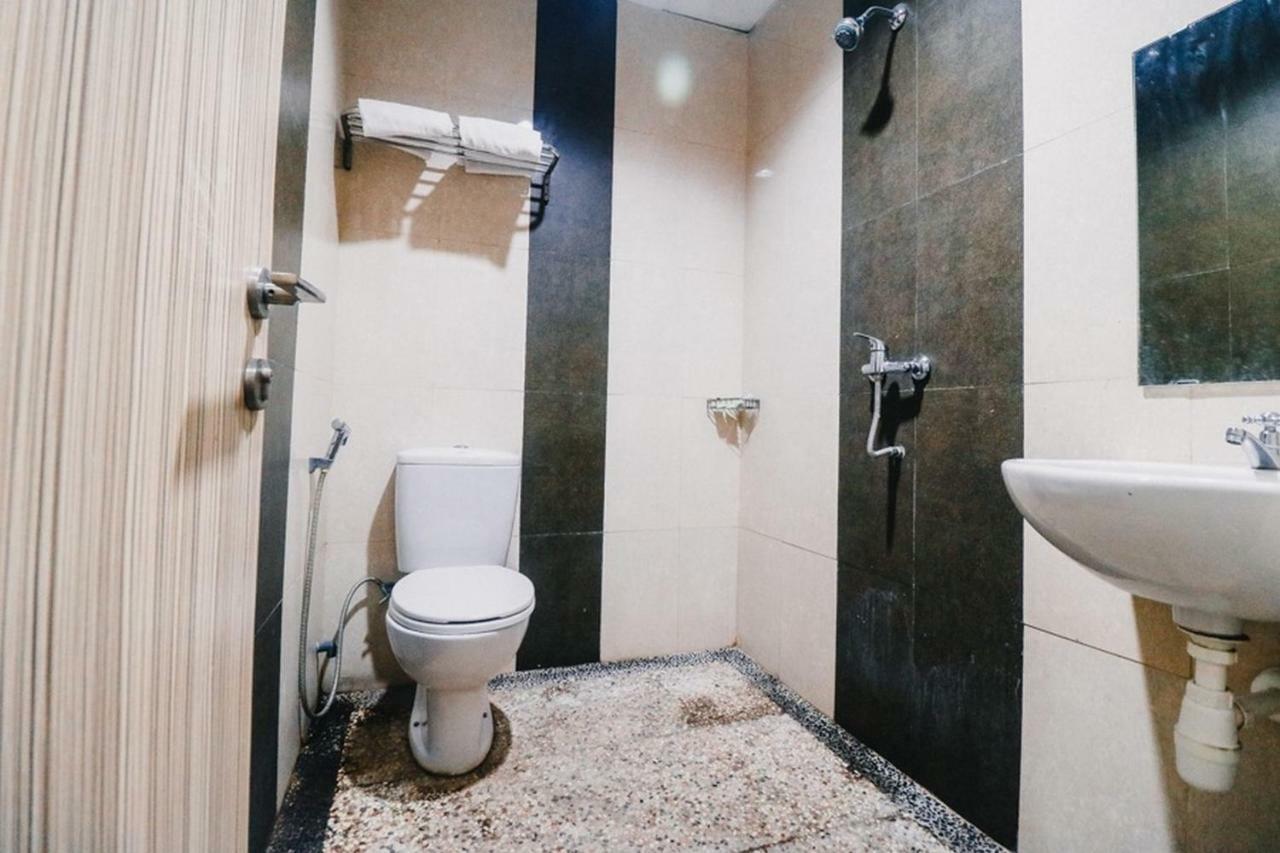 Reddoorz Plus Near Sultan Hasanuddin Airport Makassar Ngoại thất bức ảnh