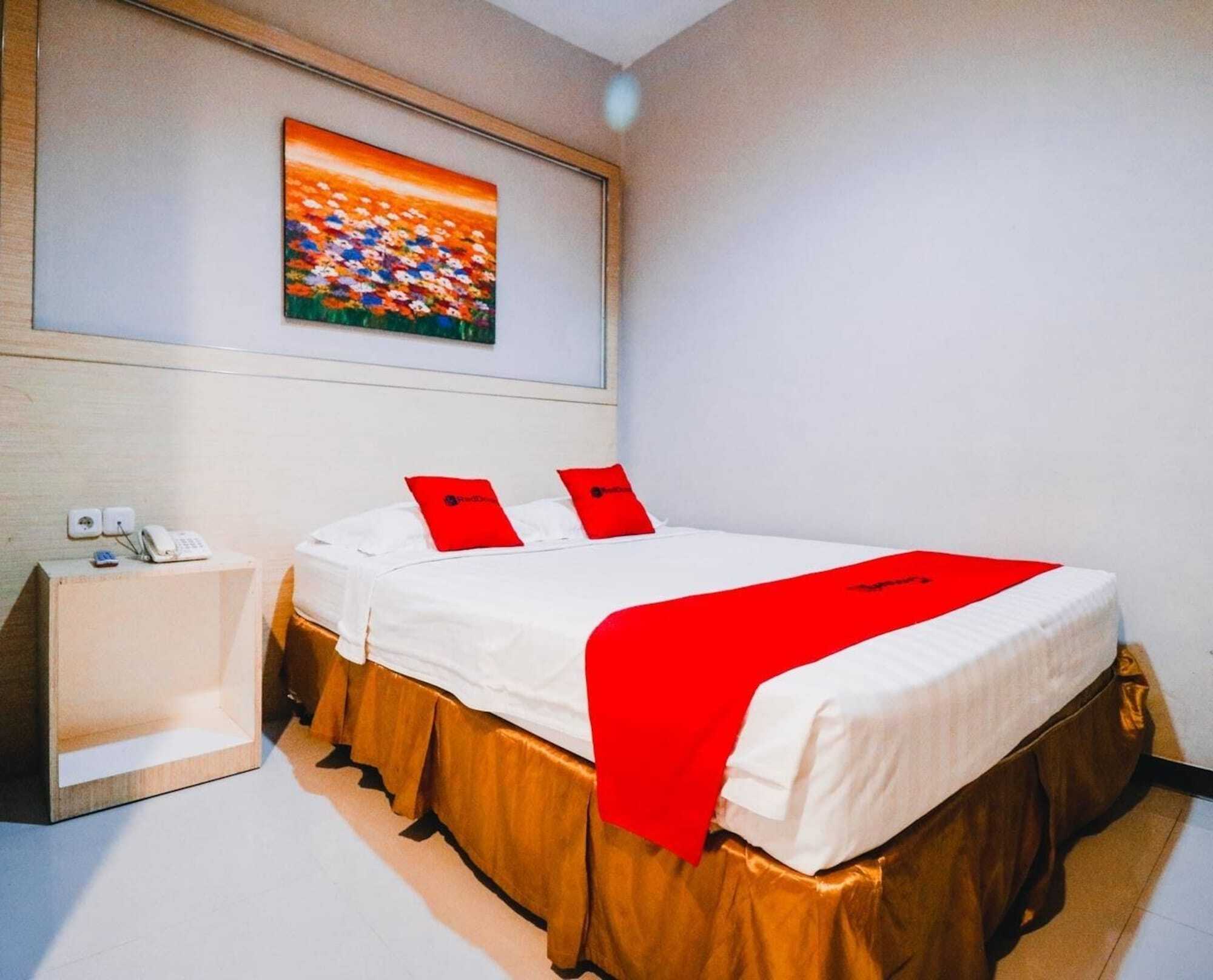 Reddoorz Plus Near Sultan Hasanuddin Airport Makassar Ngoại thất bức ảnh